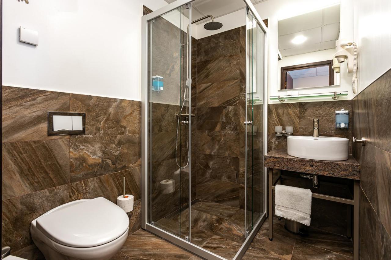 Adoryal Hotell Tallinn Exterior photo