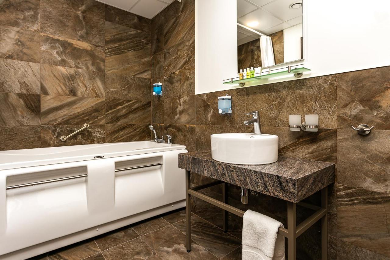 Adoryal Hotell Tallinn Exterior photo