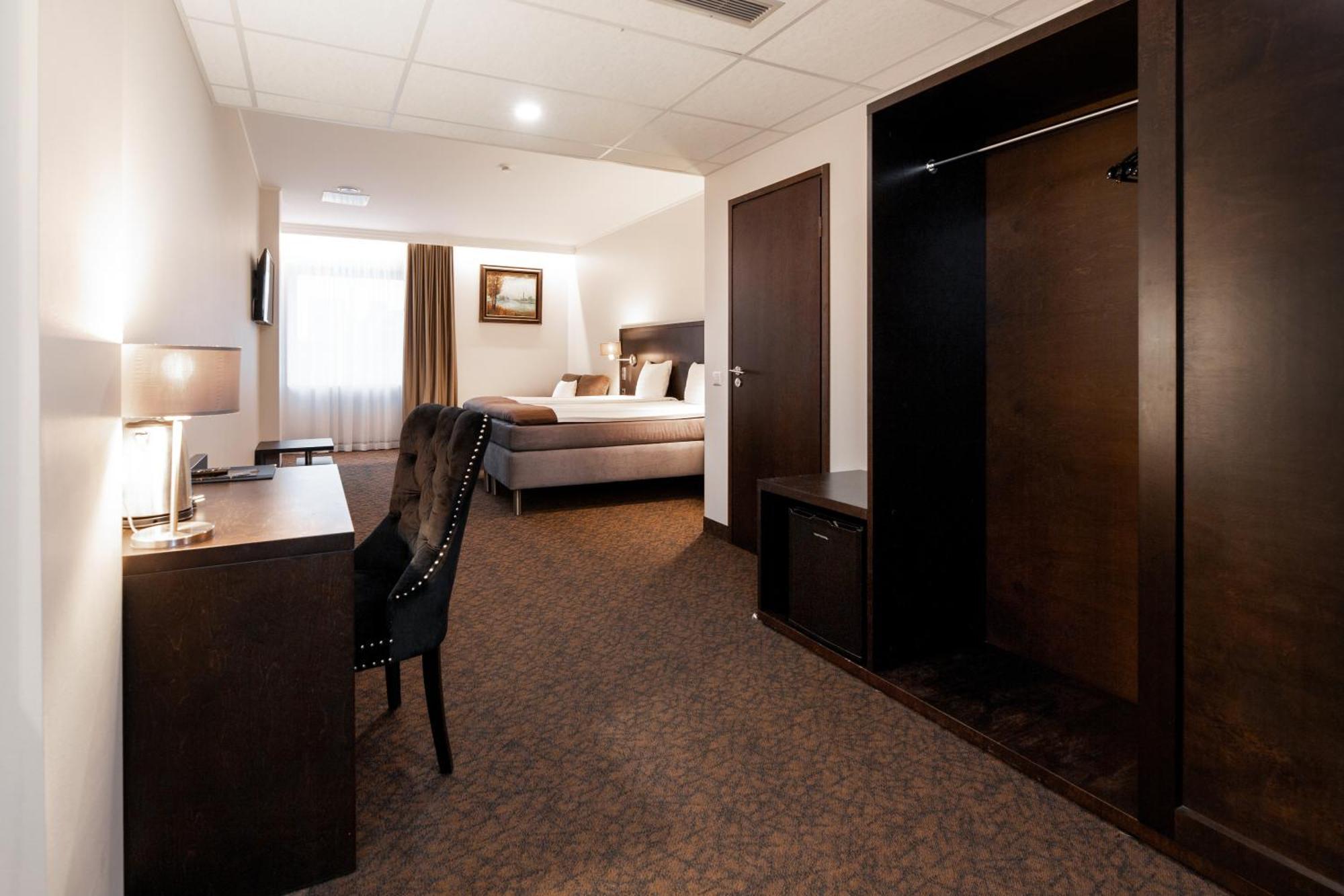 Adoryal Hotell Tallinn Exterior photo