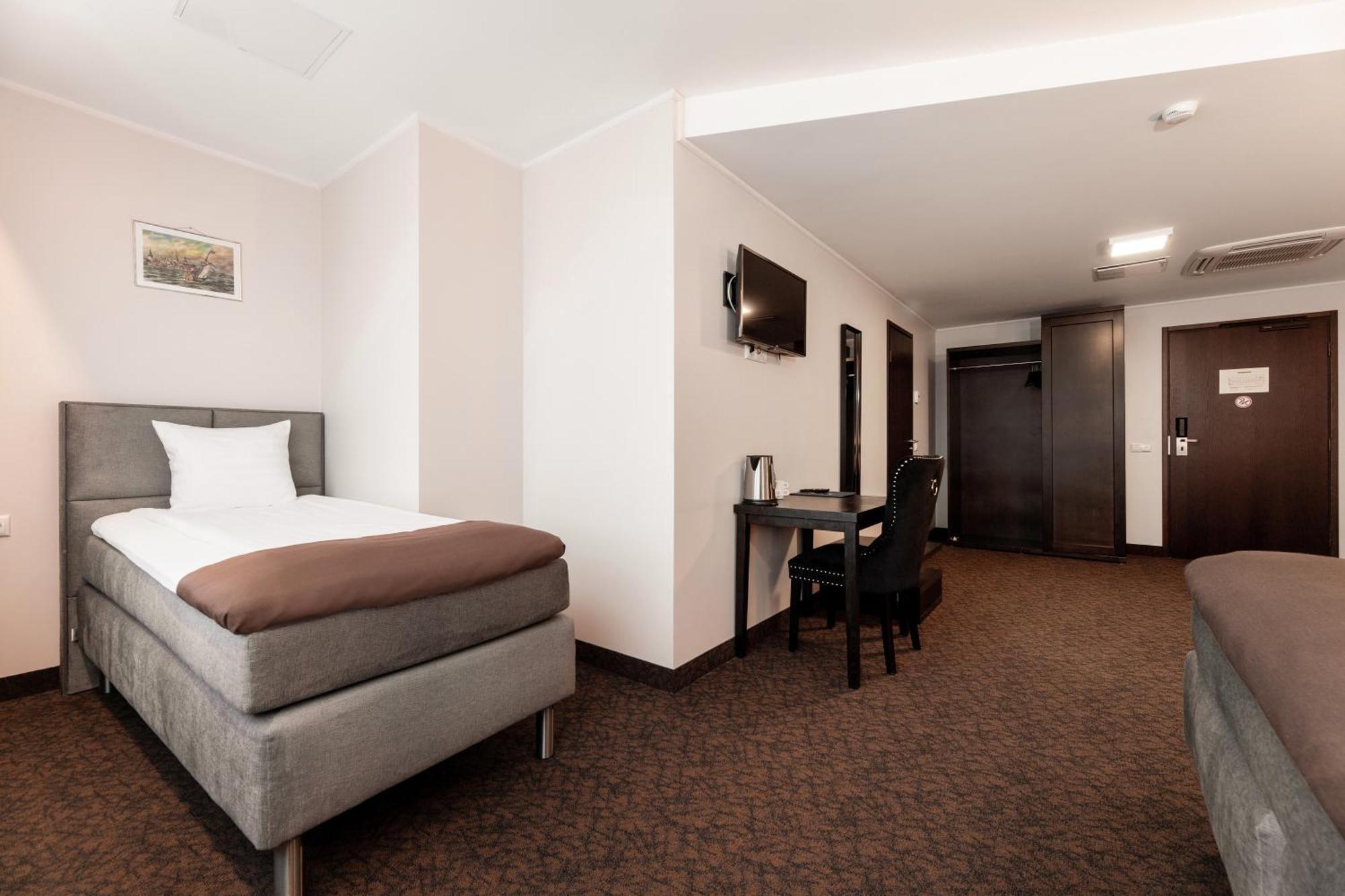 Adoryal Hotell Tallinn Exterior photo